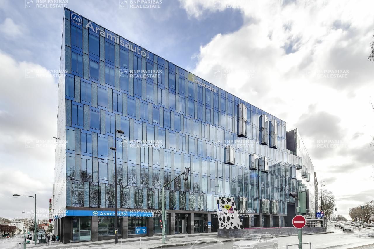 3708.17 m² pour ce bureaux en location à Arcueil