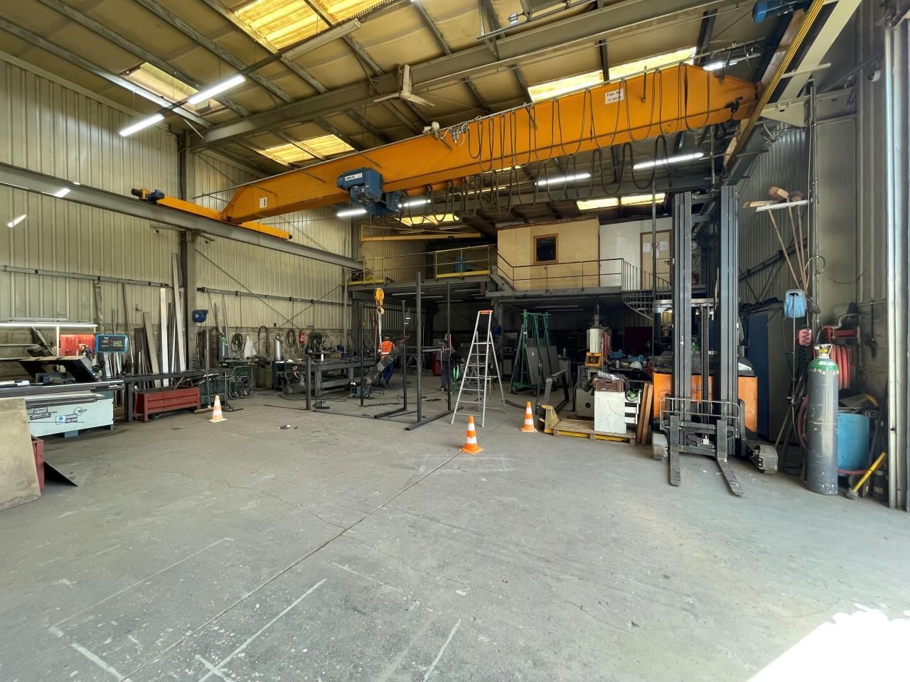 700 m² pour ce activité en location à Bouafle