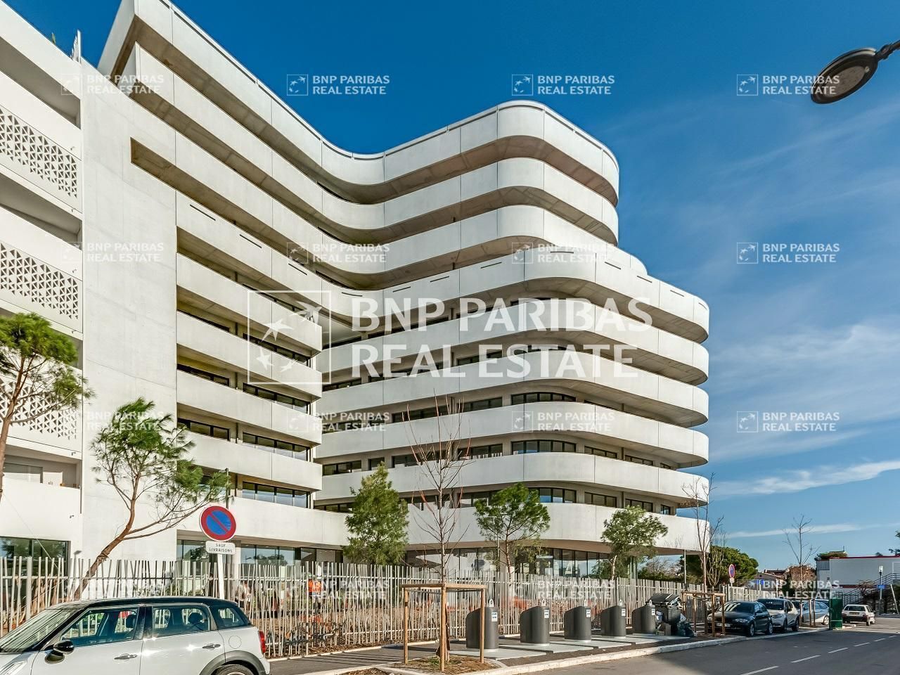 Location Bureaux 1746 m² divisibles 13015 Marseille