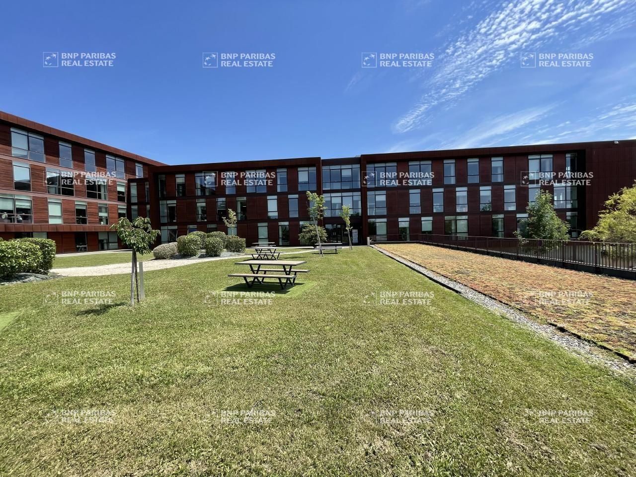 706 m² pour ce bureaux en location à Balma