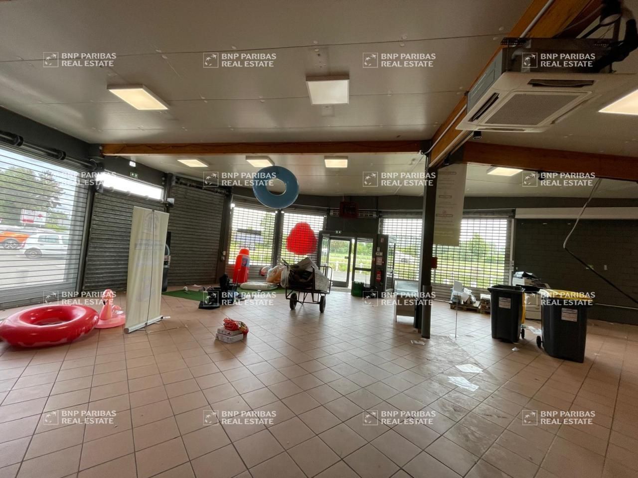 740 m² pour ce activité en location à Roncq