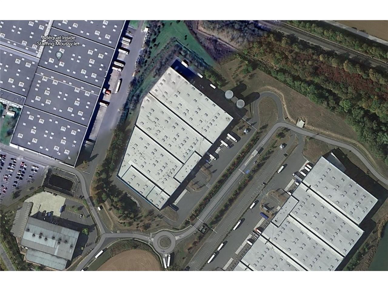 Location entrepots 16625 m² non divisibles