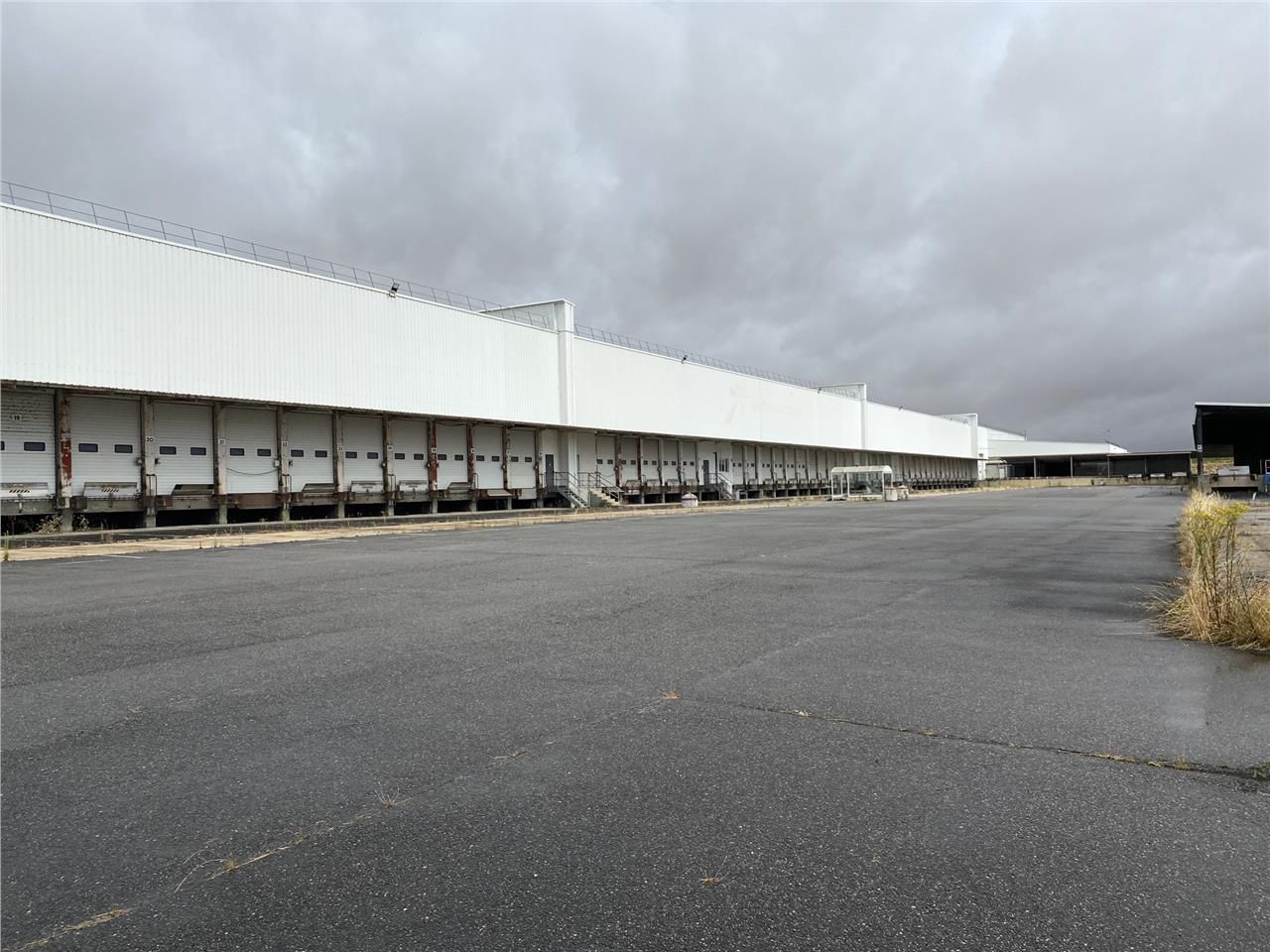 CBRE vous propose à louer, un bâtiment logistique