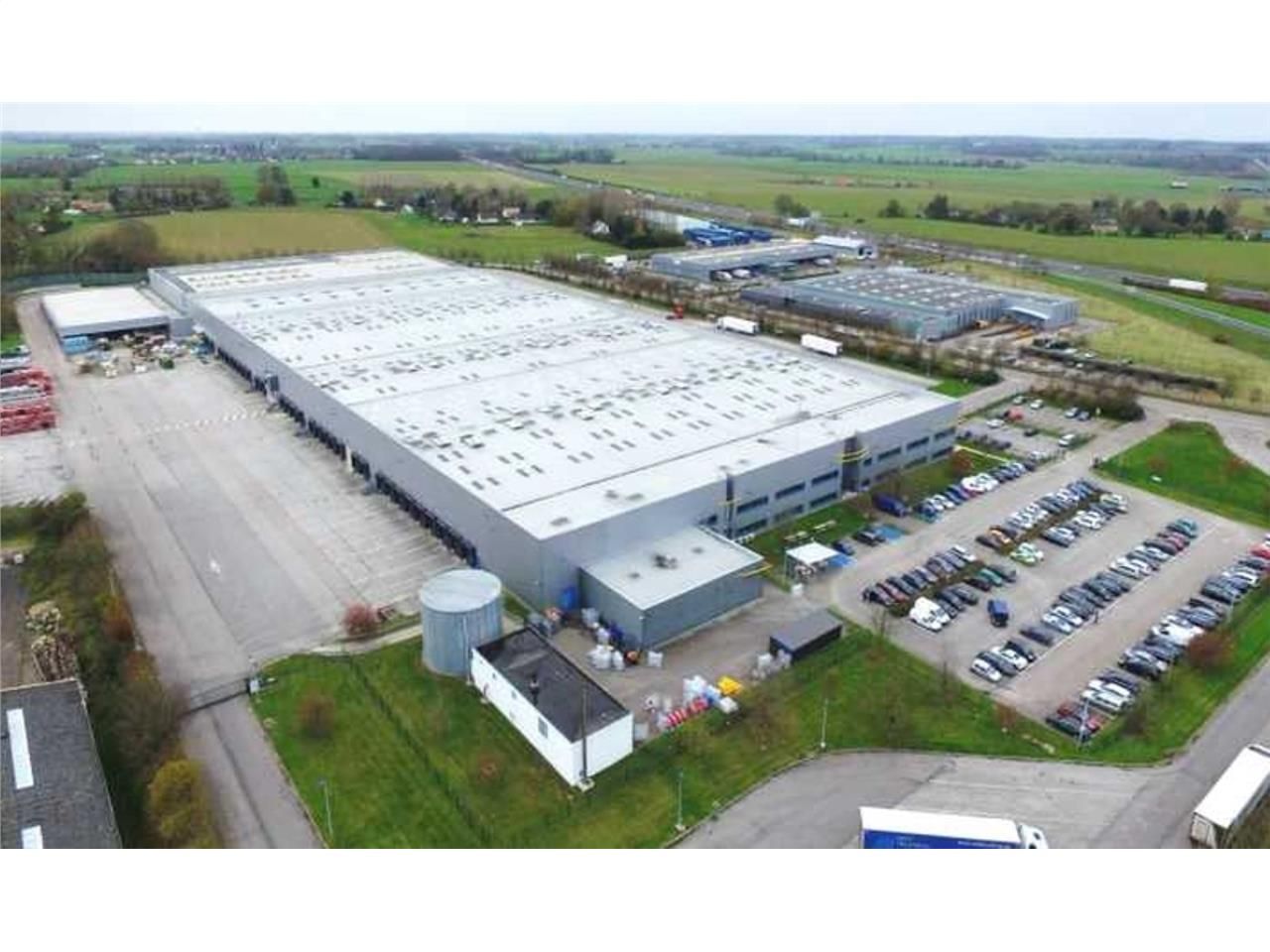 Situé à 60 kilomètres du Havre, en bordure de l'A