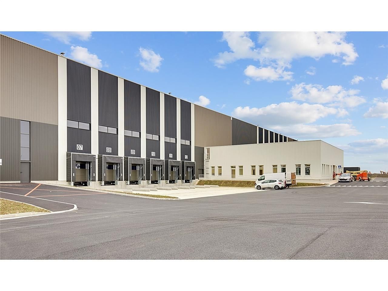 CBRE vous propose à la location, dans un entrepôt