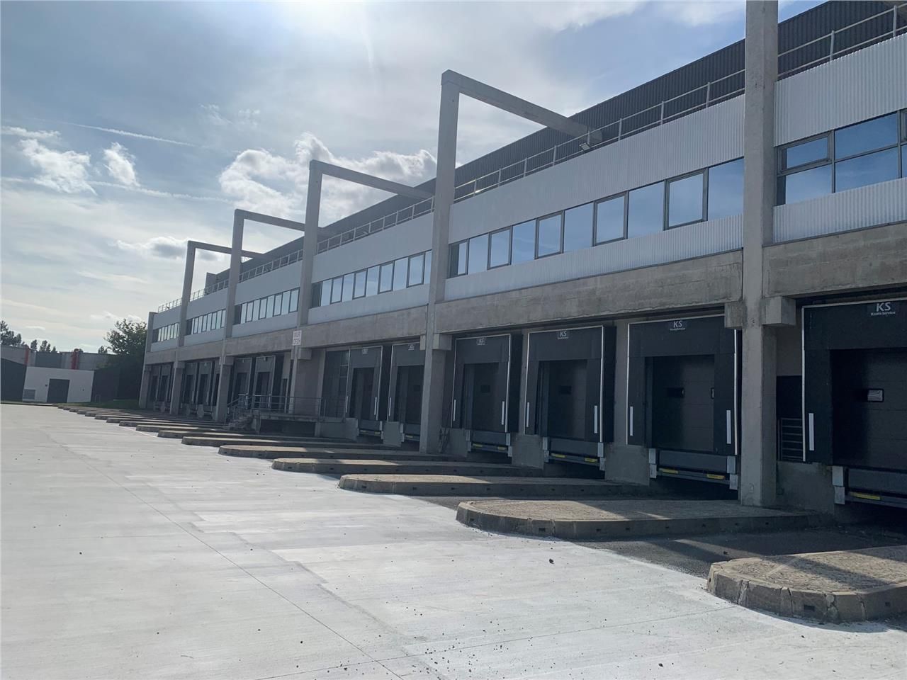 Plateforme logistique indépendante composée de 3 