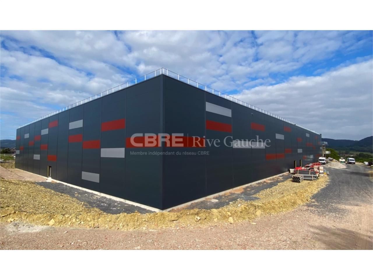 CBRE vous propose à louer, un entrepôt neuf. Situ