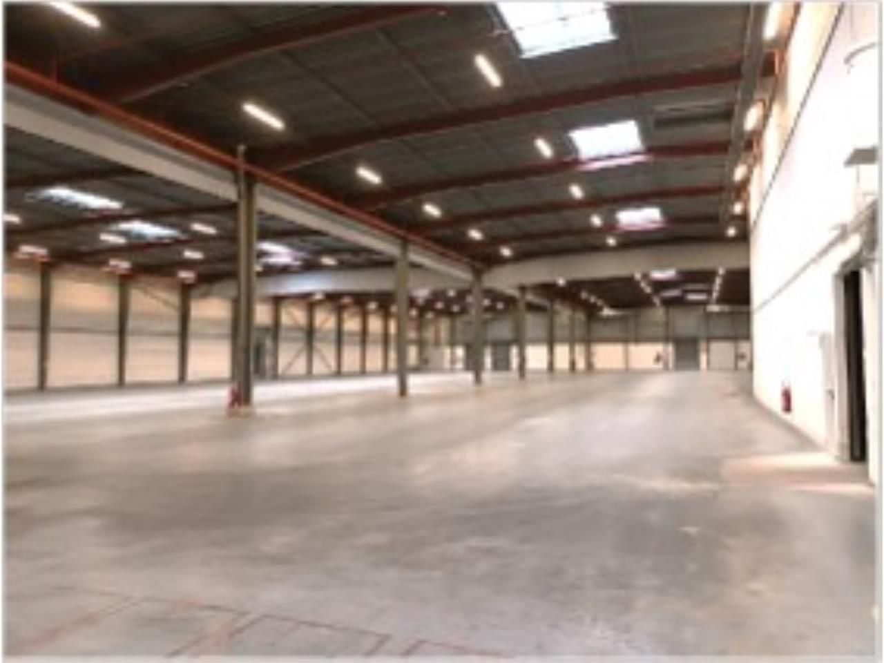 A équidistance entre Rouen et Évreux (environ 35 