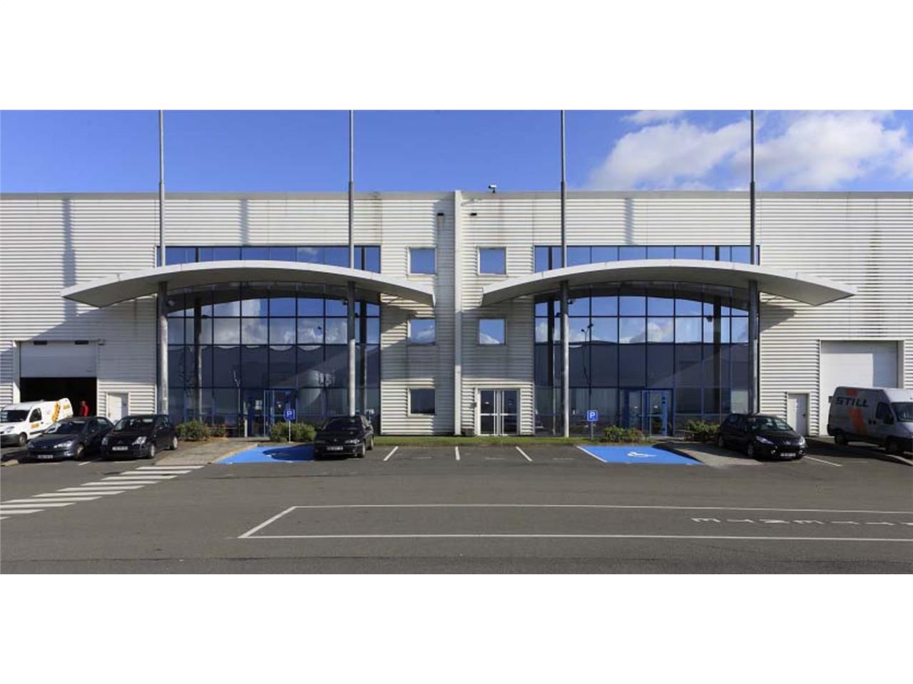 A 30 km au Nord de Paris, au coeur de la ZI de Mo