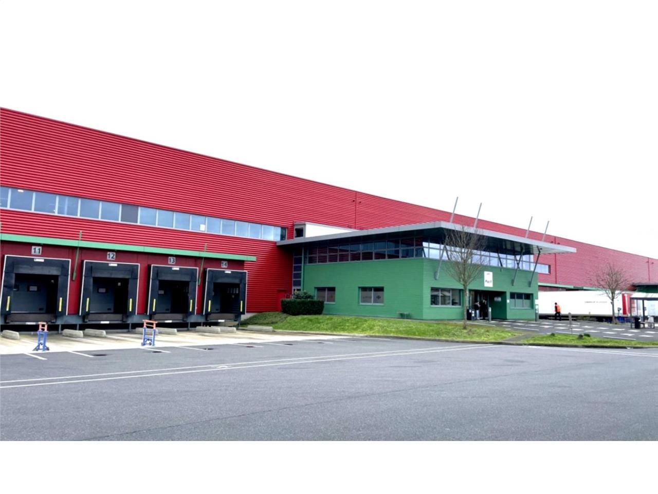 CBRE vous propose à louer, un entrepôt de 25 986 