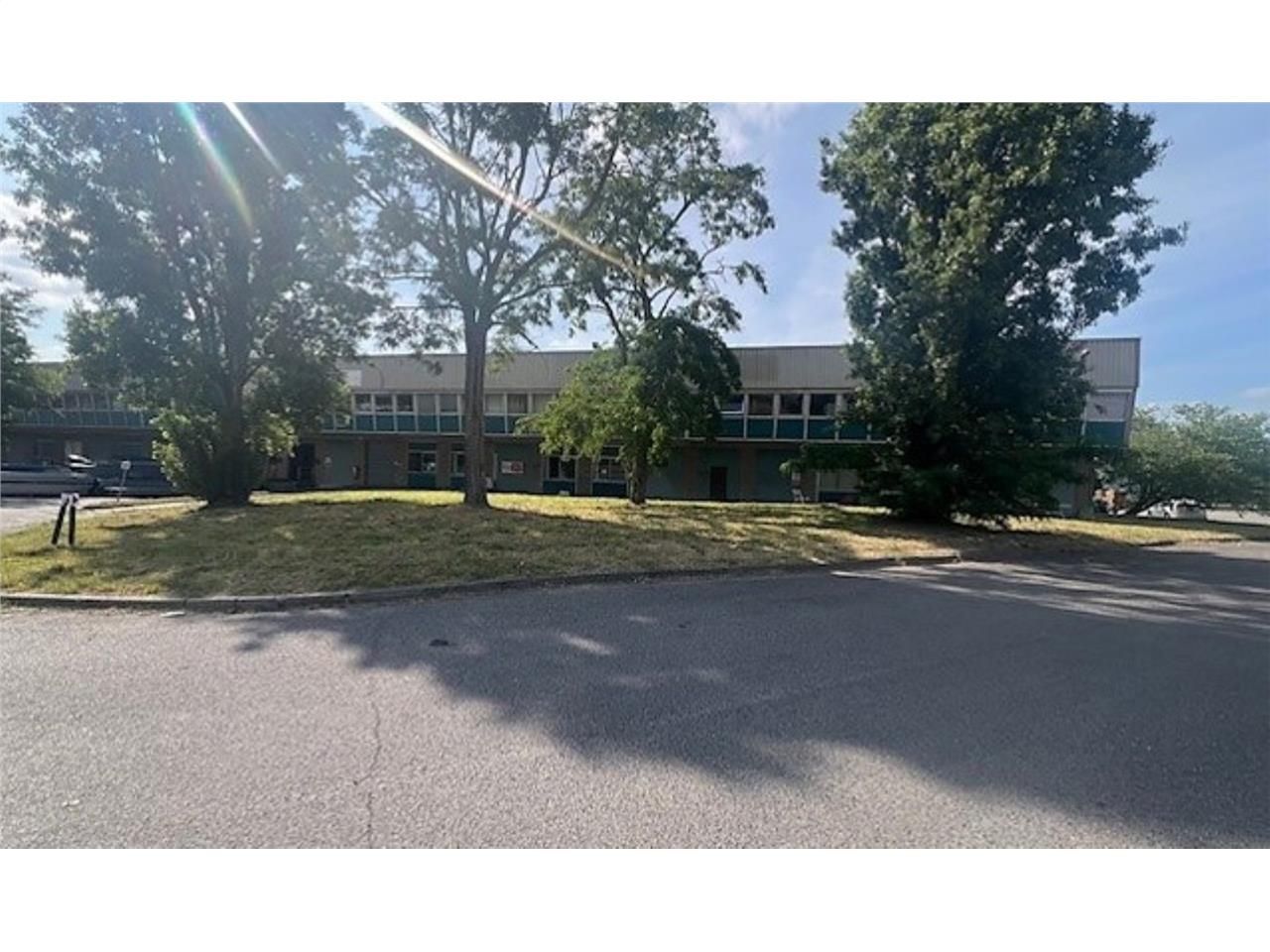 Situé en périphérie Nord-Ouest de l'agglomération