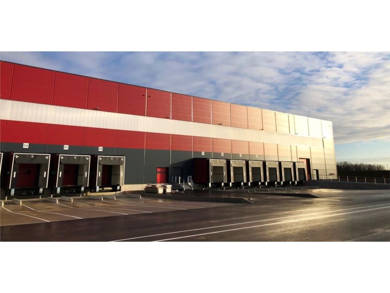 CBRE vous propose à louer, un entrepôt d'une surf