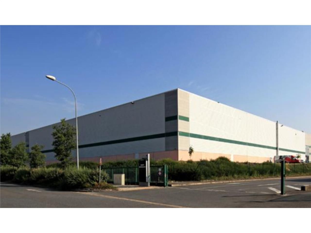 CBRE vous propose à louer, dans un entrepôt, 2 ce