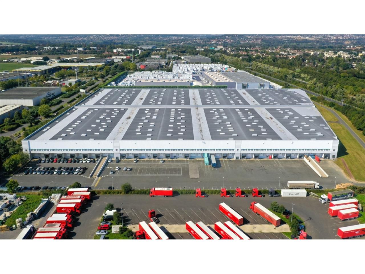 A la location, bâtiment logistique de 42 622 m² c