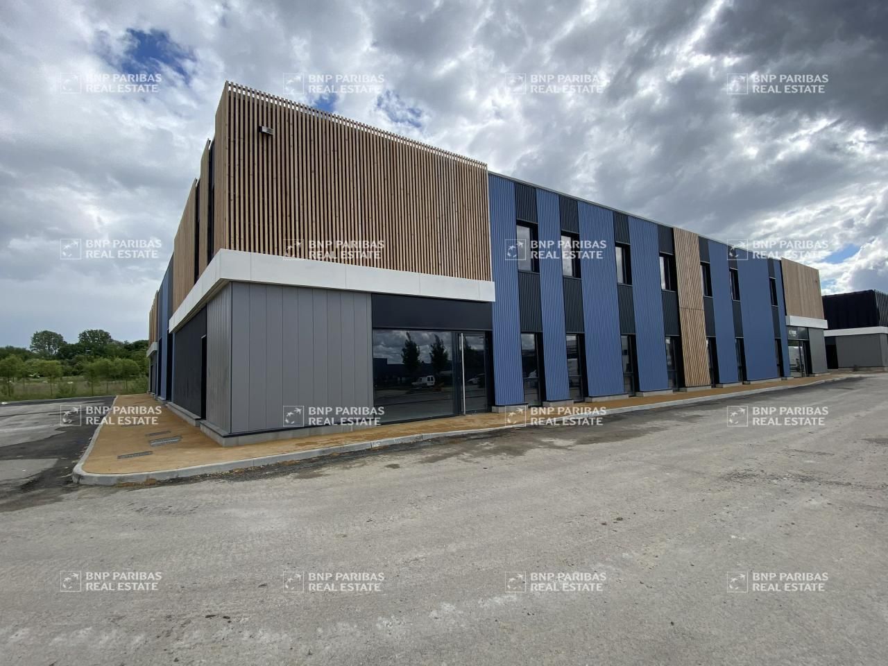 950 m² pour ce activité en vente à Sin-le-noble