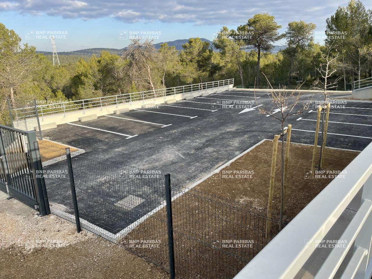 1565.87 m² pour ce bureaux en location à Saint-clément-de-rivière