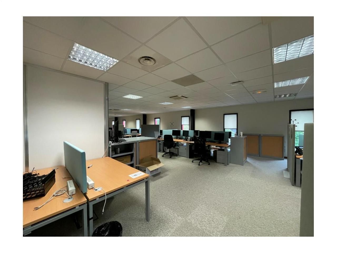 1053 m² pour ce bureaux en location à Mérignac