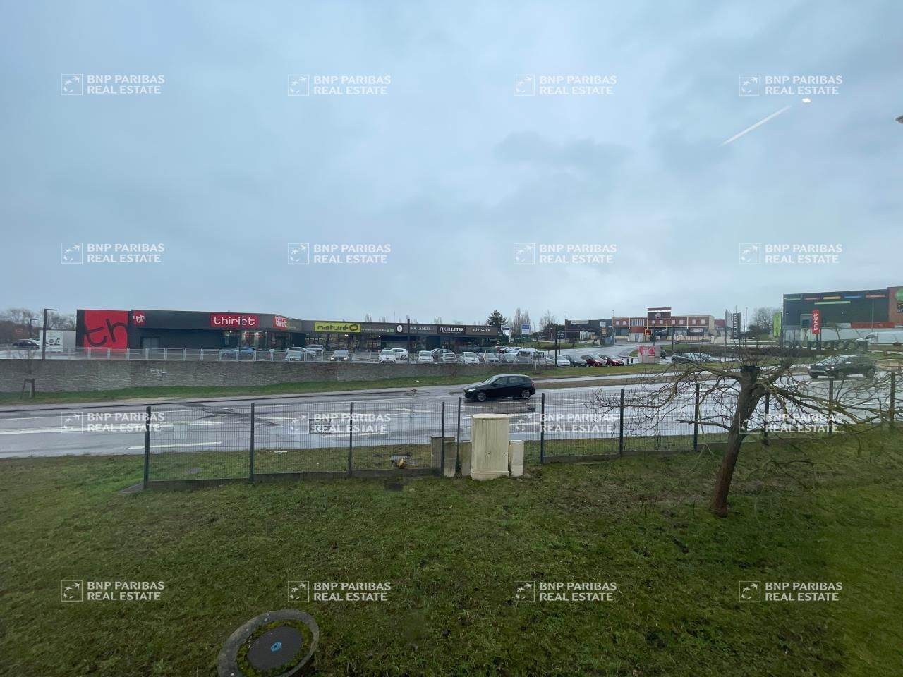 1360 m² pour ce local commercial en location à Heillecourt