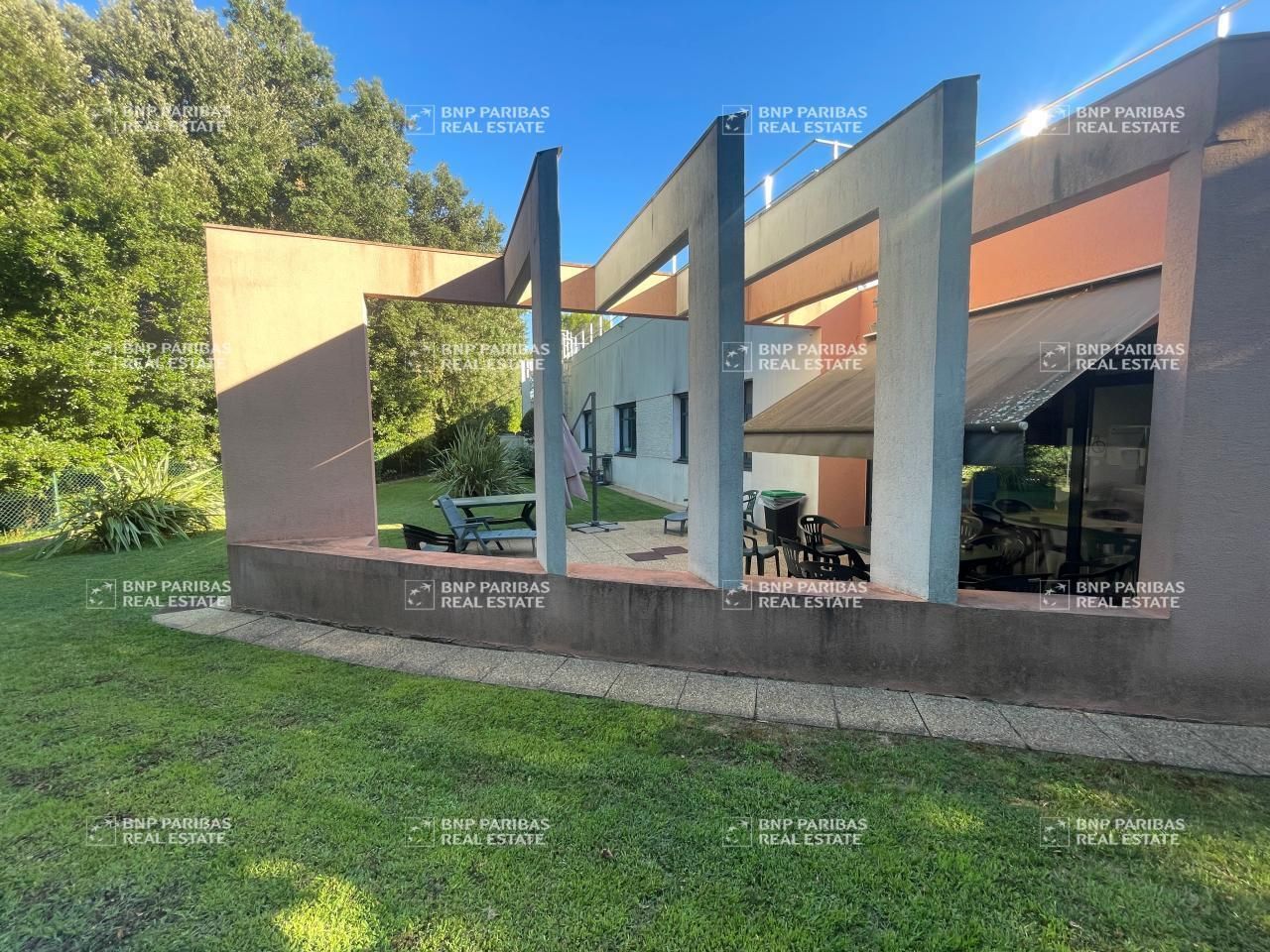 946.7 m² pour ce activité en vente à Biot