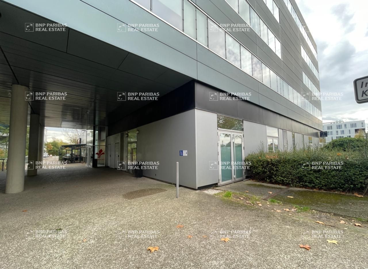 913 m² pour ce bureaux en location à Loos