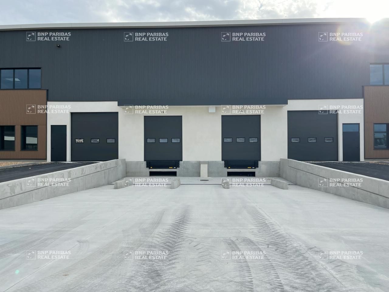 11398 m² pour ce activité en location à Saint-priest