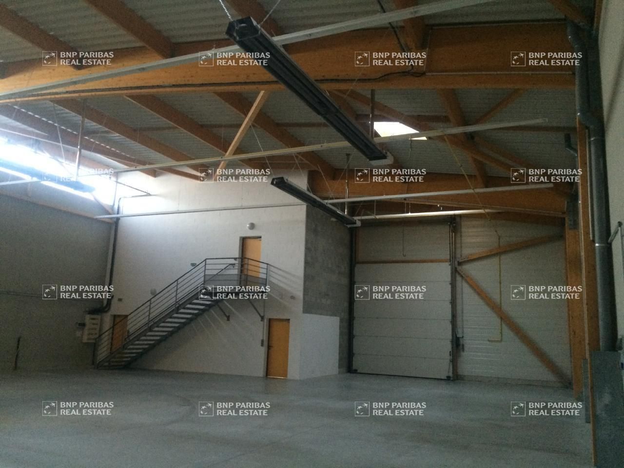 433 m² pour ce activité en location à Ingré