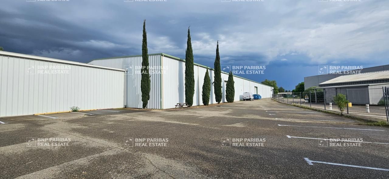 4400 m² pour cetentrepôts classe c en location à Monteux