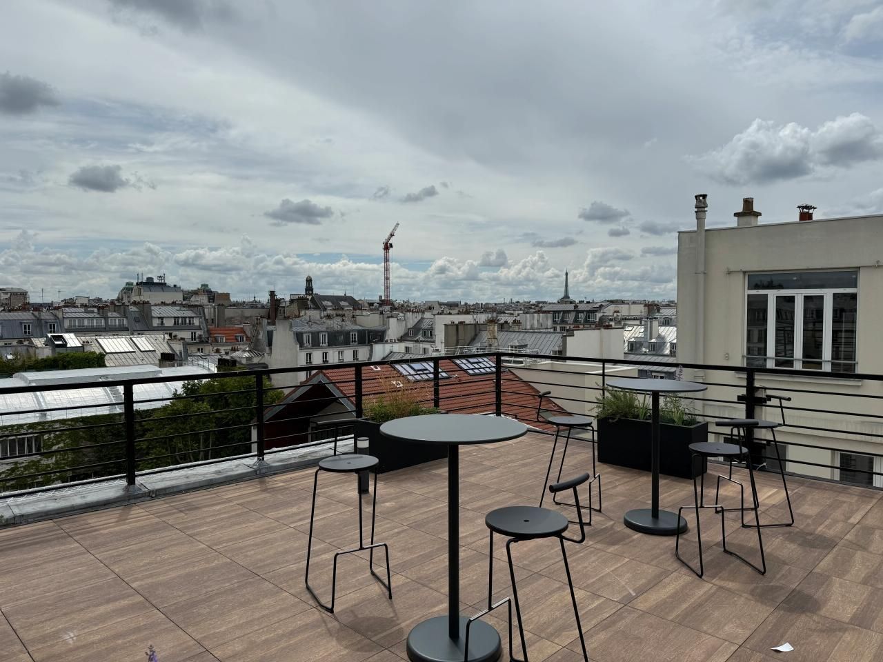 566.3 m² pour ce bureaux en location à Paris