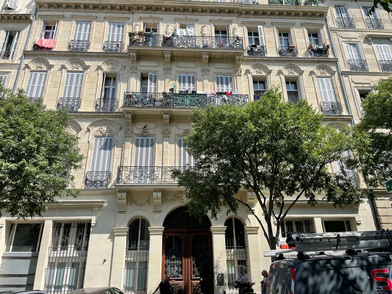 Vente Bureaux 1167.67 m² non divisibles 13001 Marseille 01