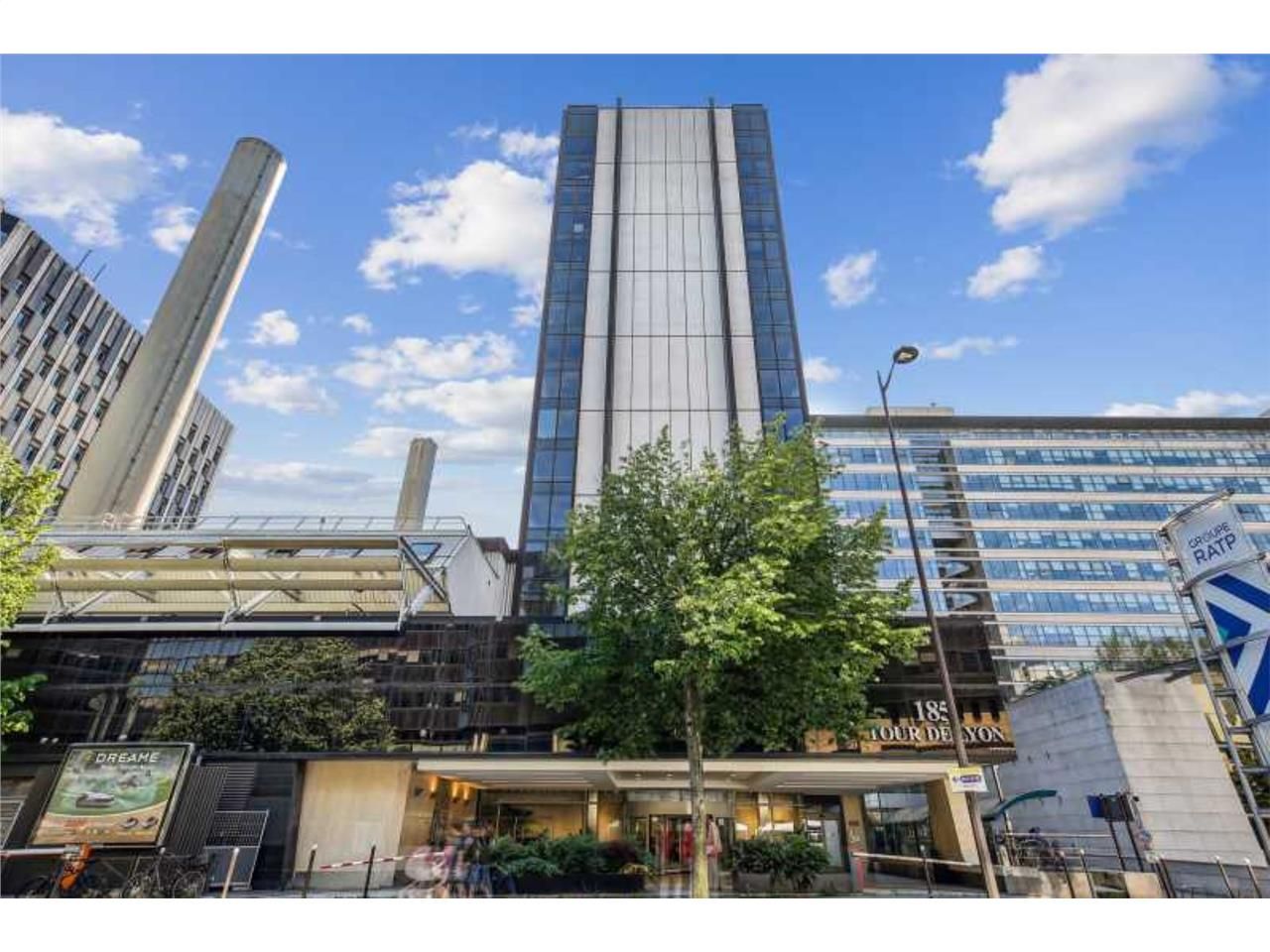 En face de la Gare de Lyon et bénéficiant donc d'