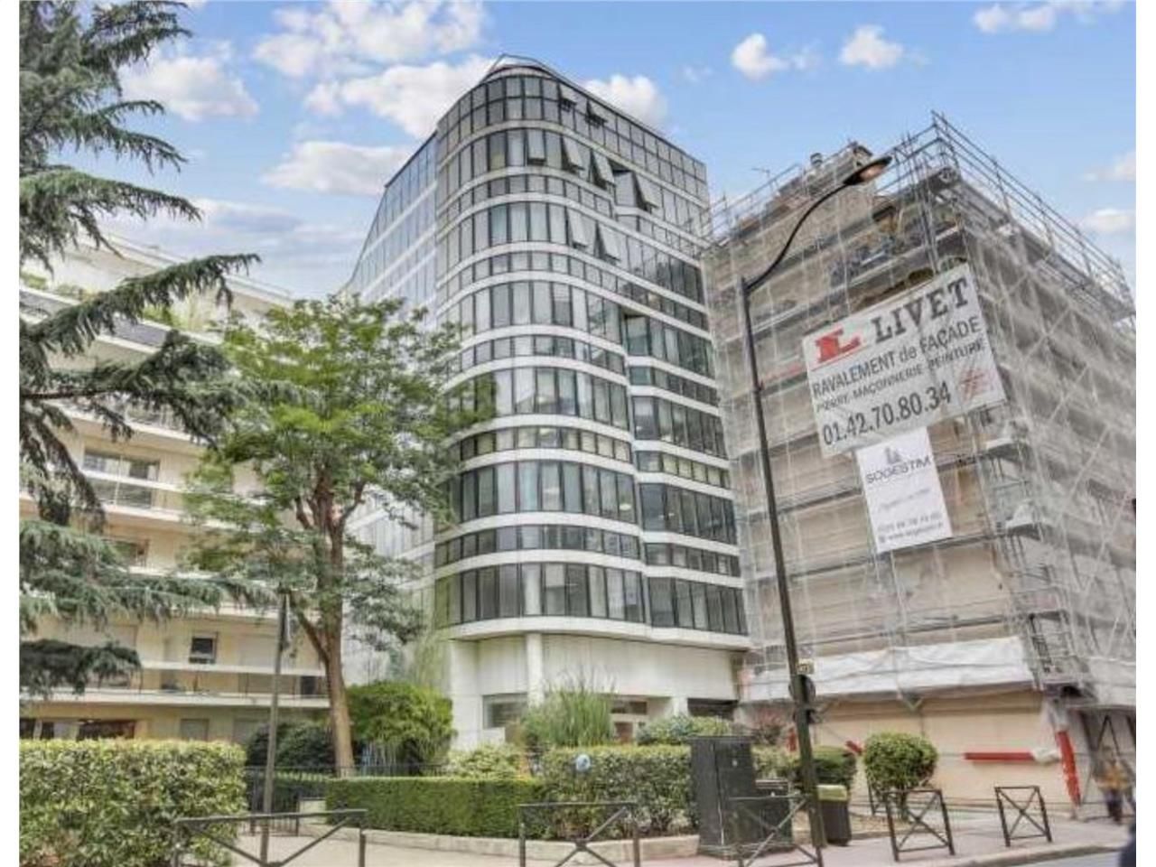 Alex Bolton vous propose à la location des bureau