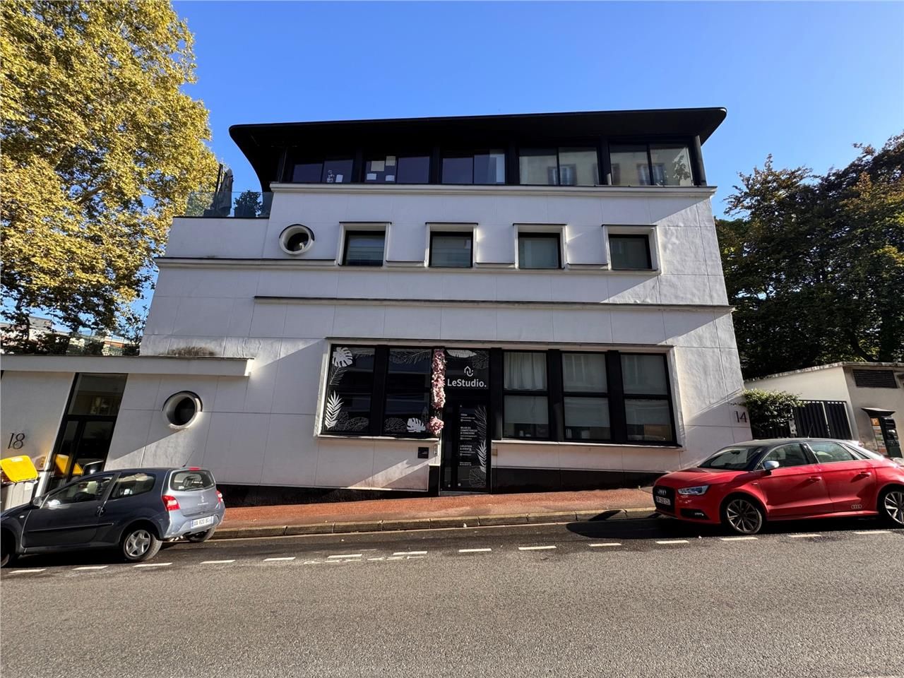 Alex Bolton vous propose à la vente une surface d