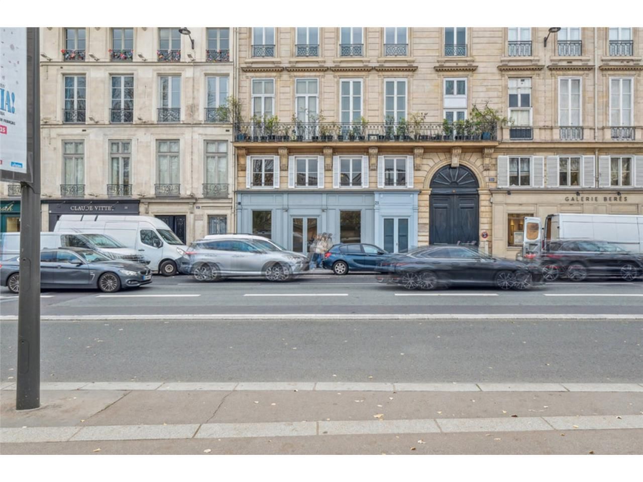 A la prestigieuse adresse du quai Voltaire à Pari