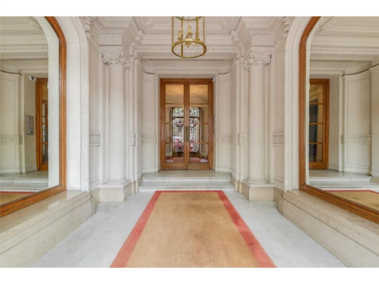 Situé au coeur du 7ème arrondissement sur le boul