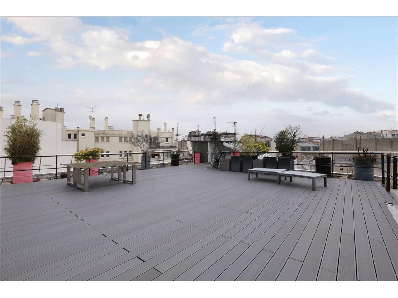 Alex Bolton vous propose à la location un immeubl