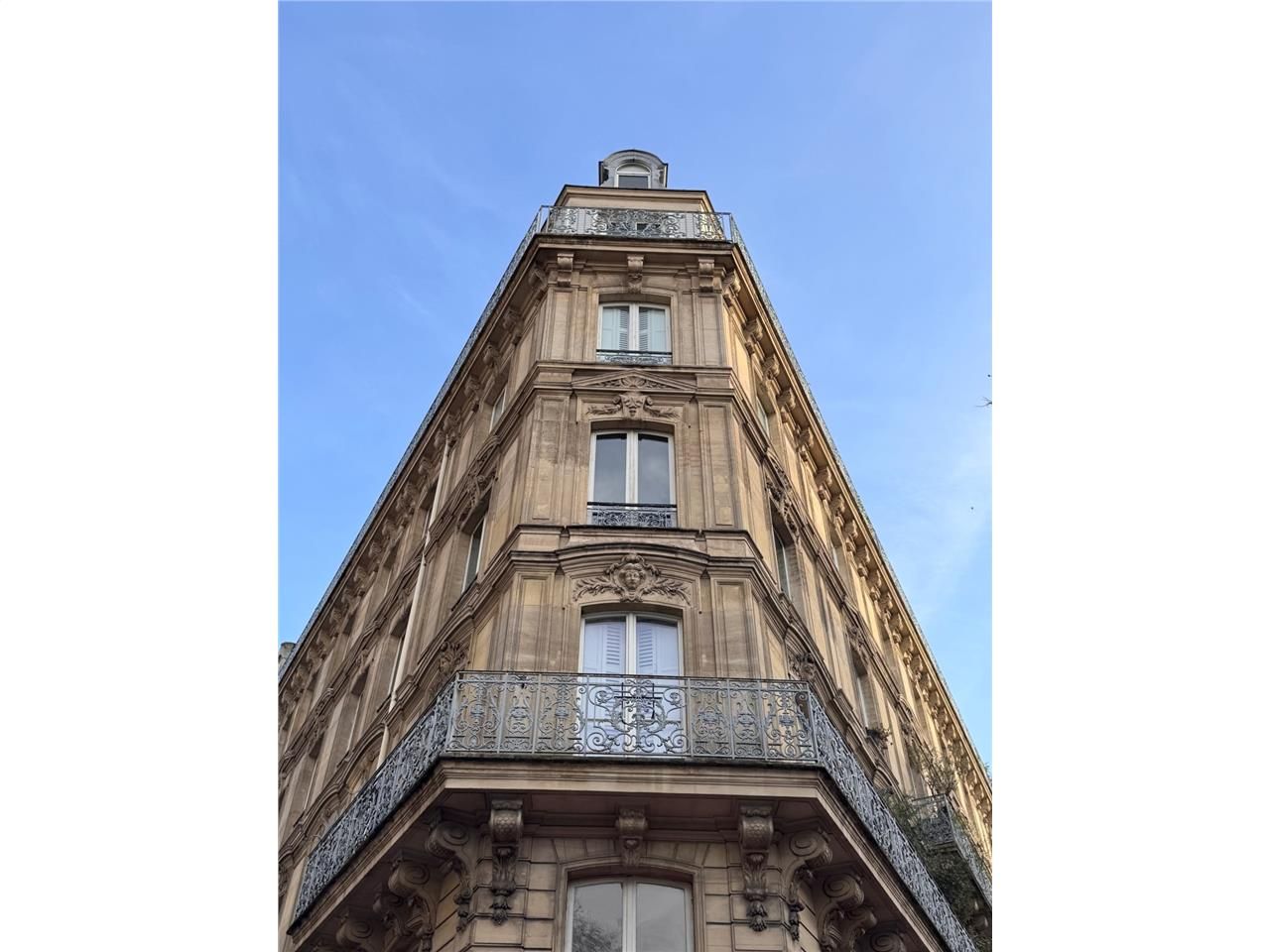 Alex Bolton vous propose à la vente une surface d