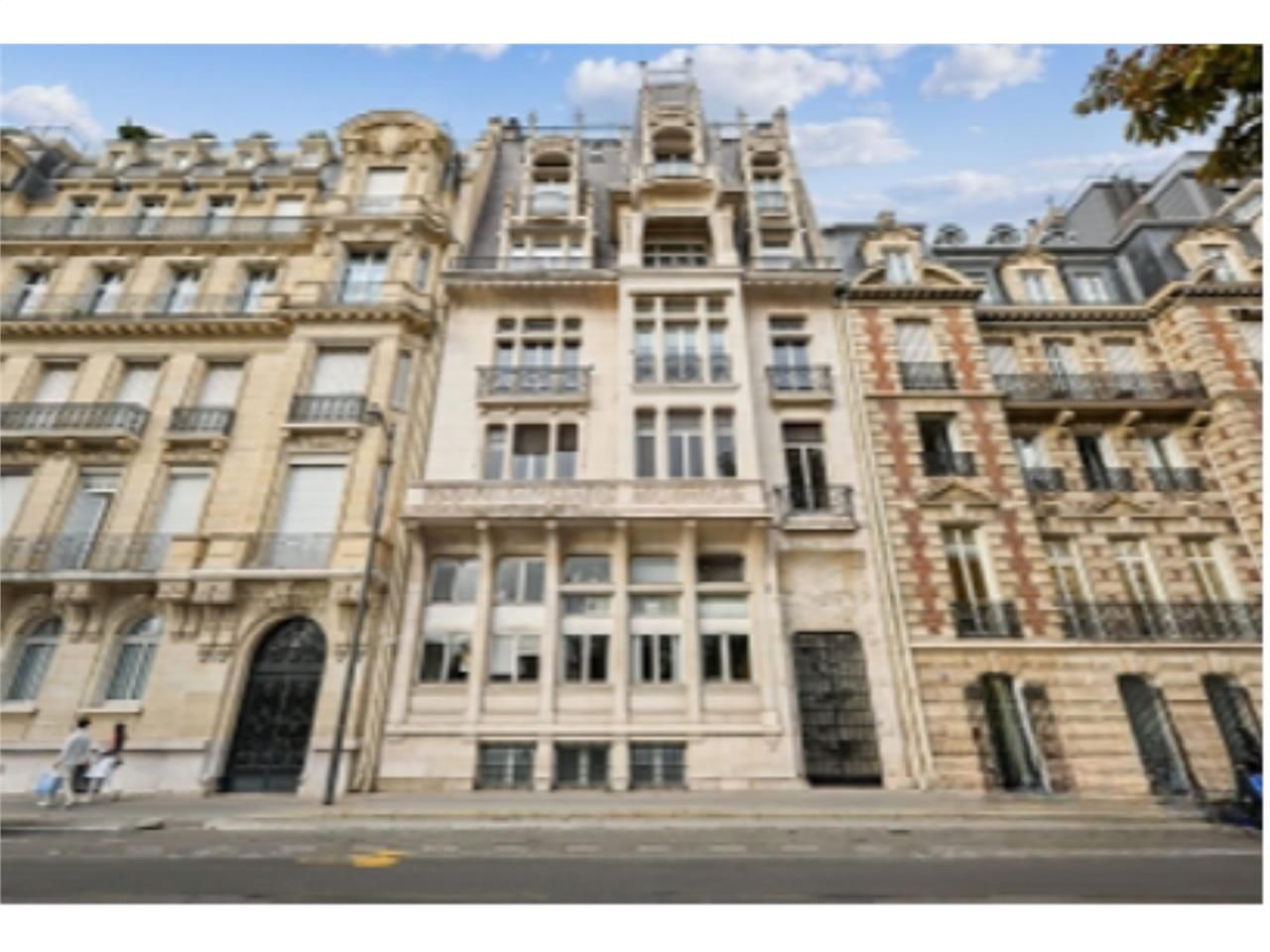 ALEX BOLTON vous propose d'acquérir ou de louer d