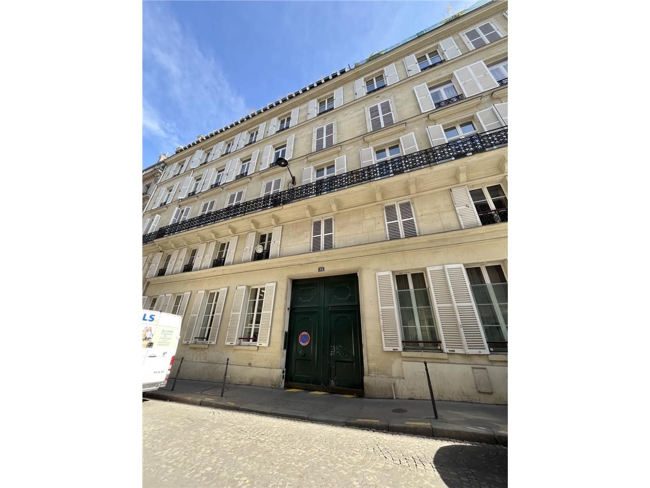 Alex Bolton vous propose à la vente une surface d