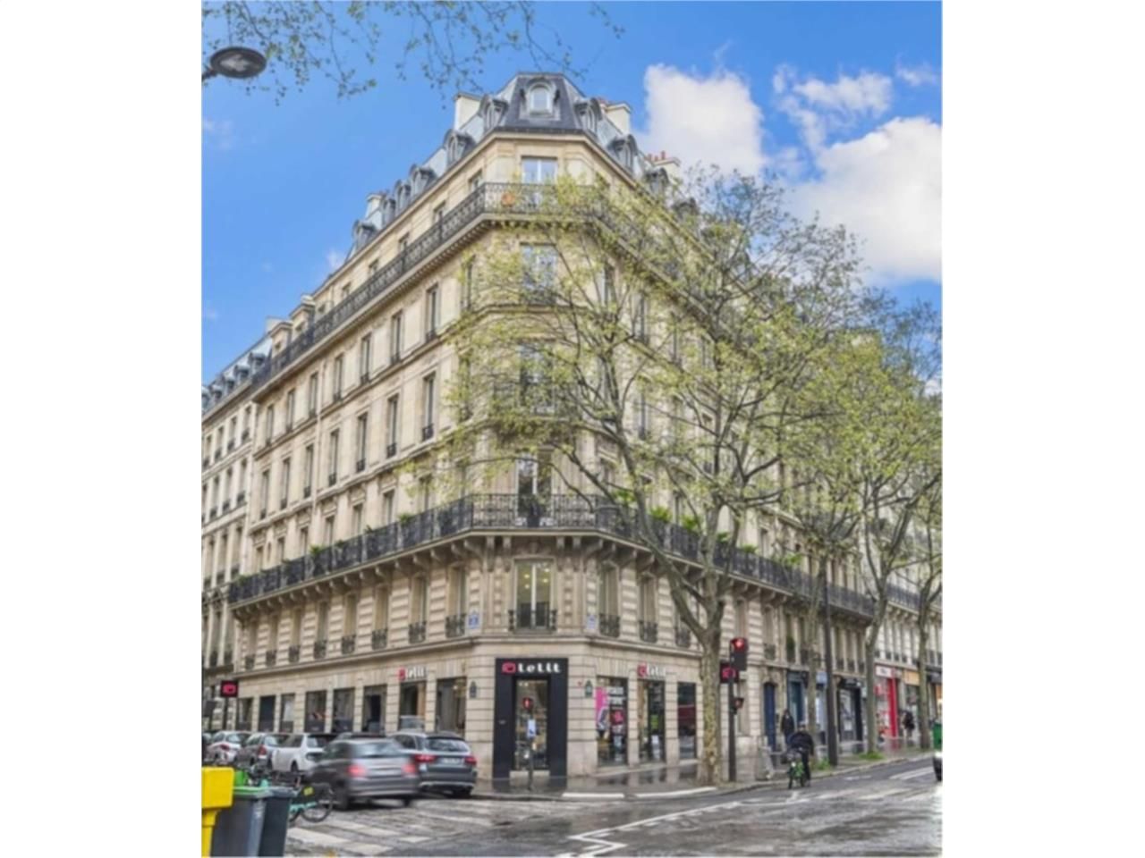 Au sein d'un magnifique immeuble d'angle restruct