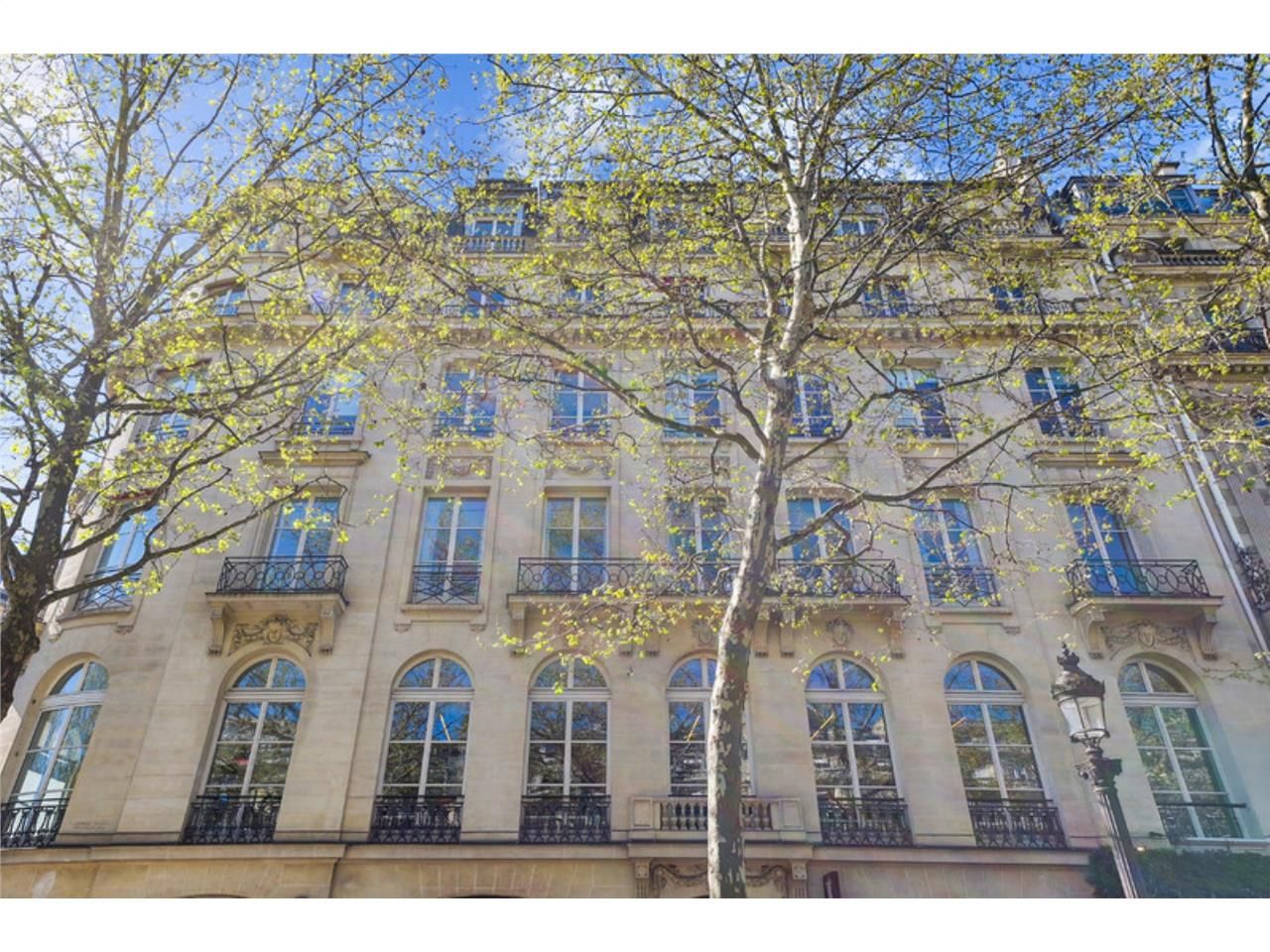 Situé en plein coeur du QCA au sein d'un très bel