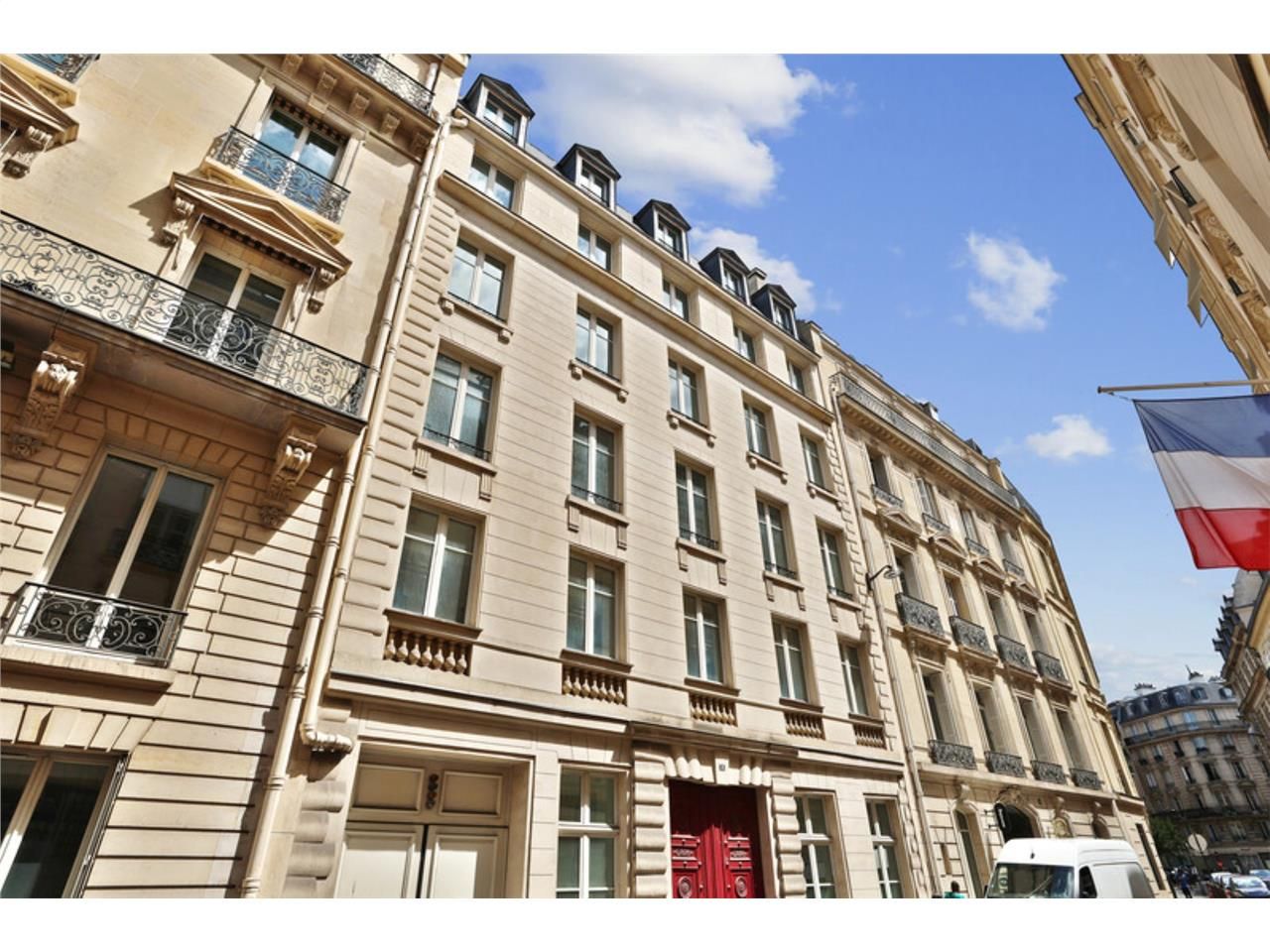 Alex Bolton vous propose un bel immeuble indépend