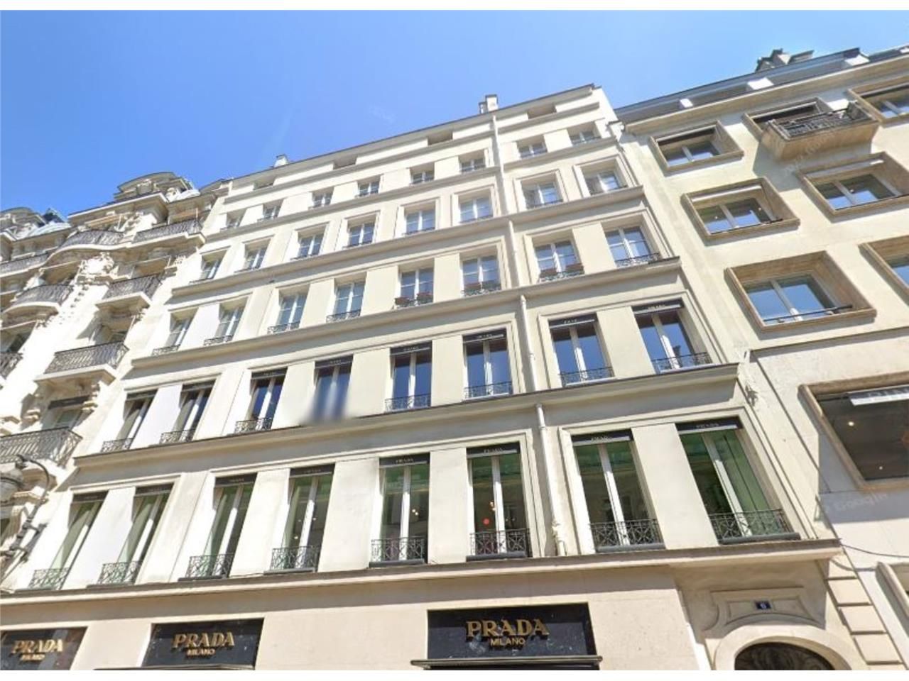 Alex Bolton vous propose à la location 124 m², un