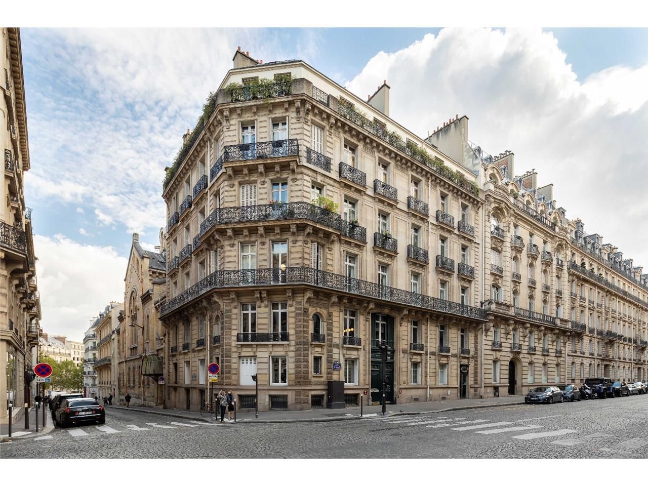 Nous vous proposons à la vente un actif de 246 m²