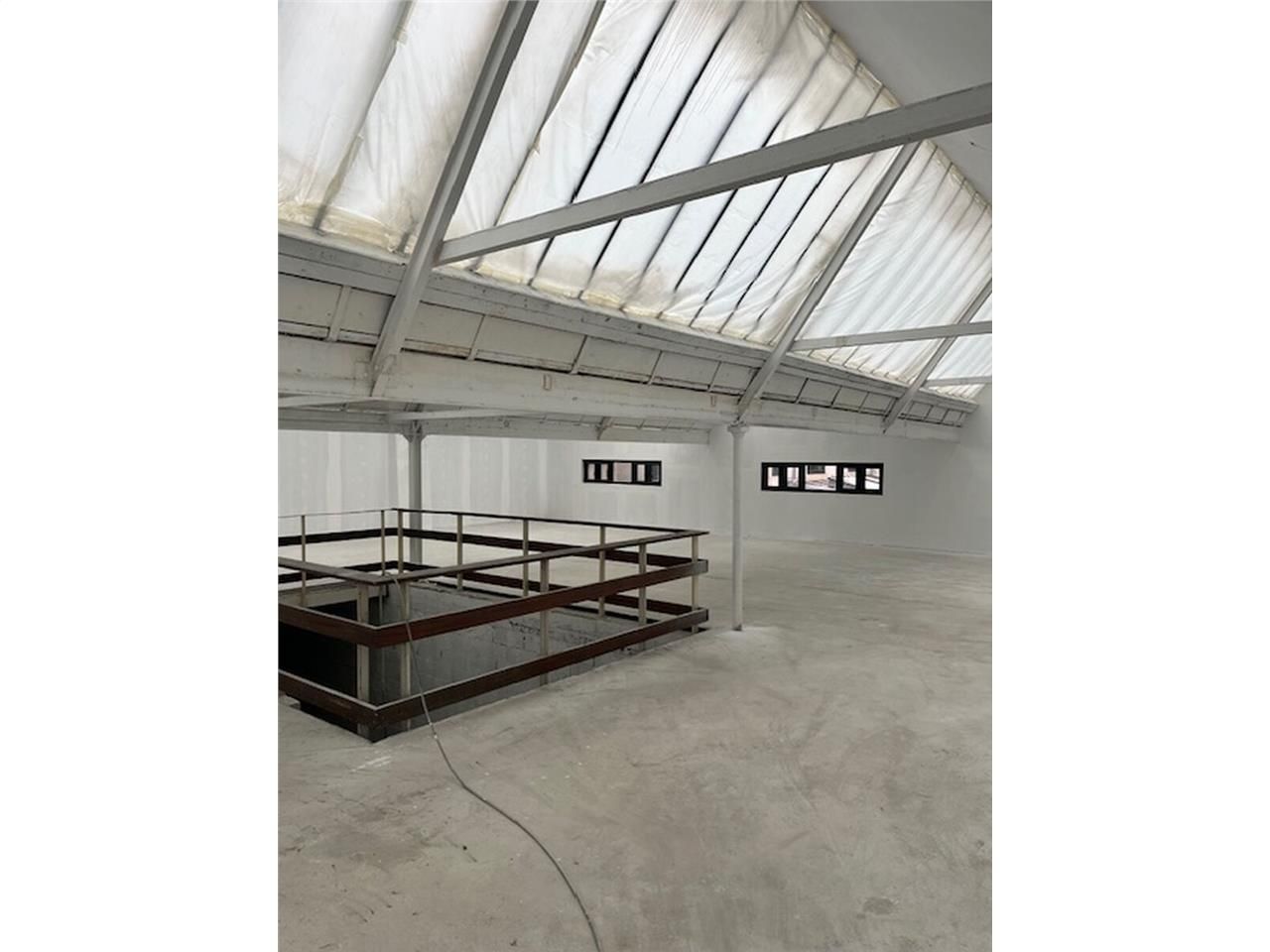 Alex Bolton vous propose à la location, une ensem