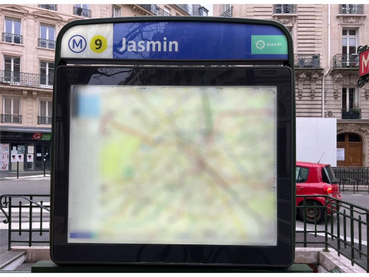 A proximité immédiate du métro Jasmin, Alex Bolto