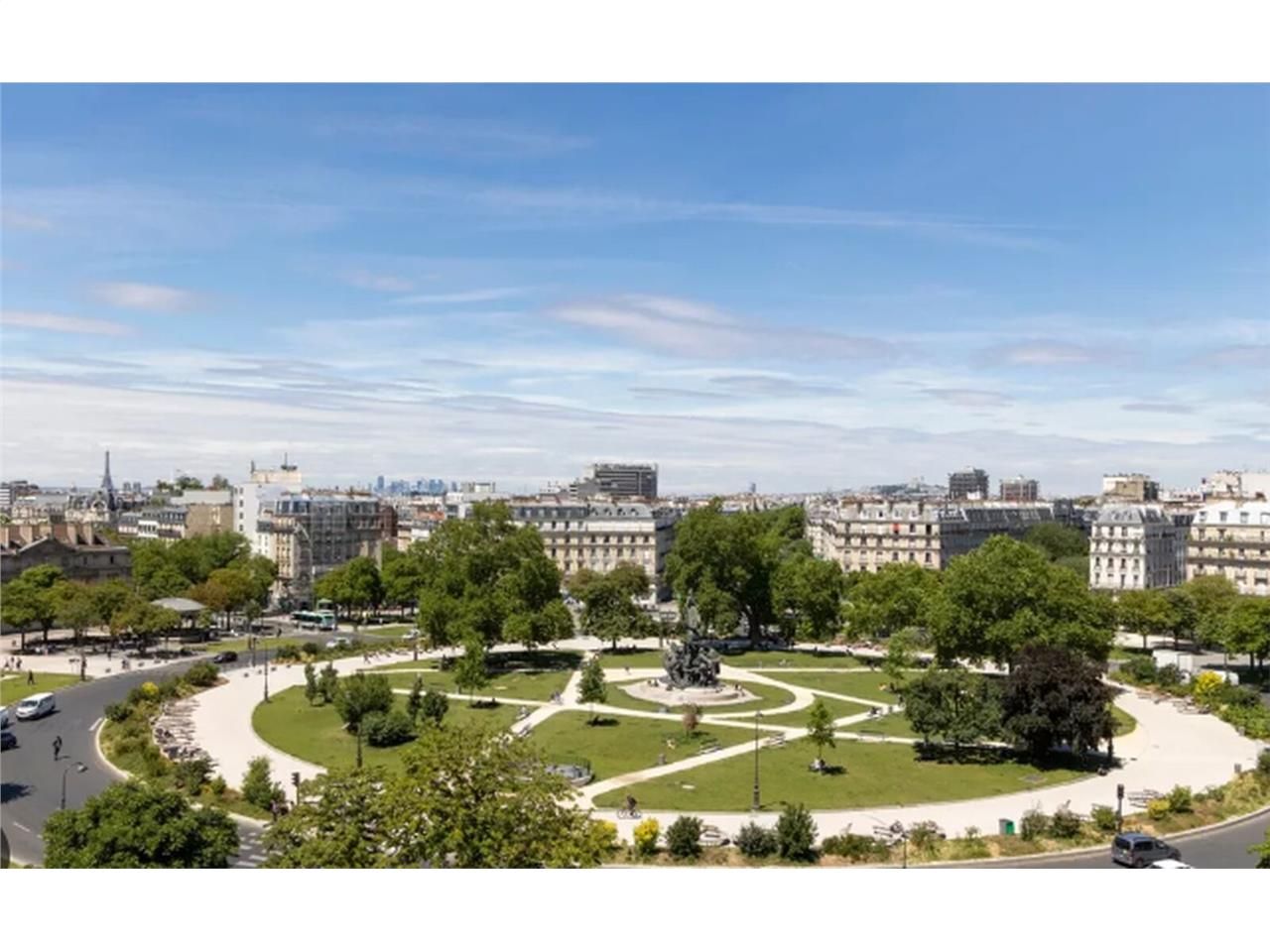 A proximité immédiate de la place de la Nation, A