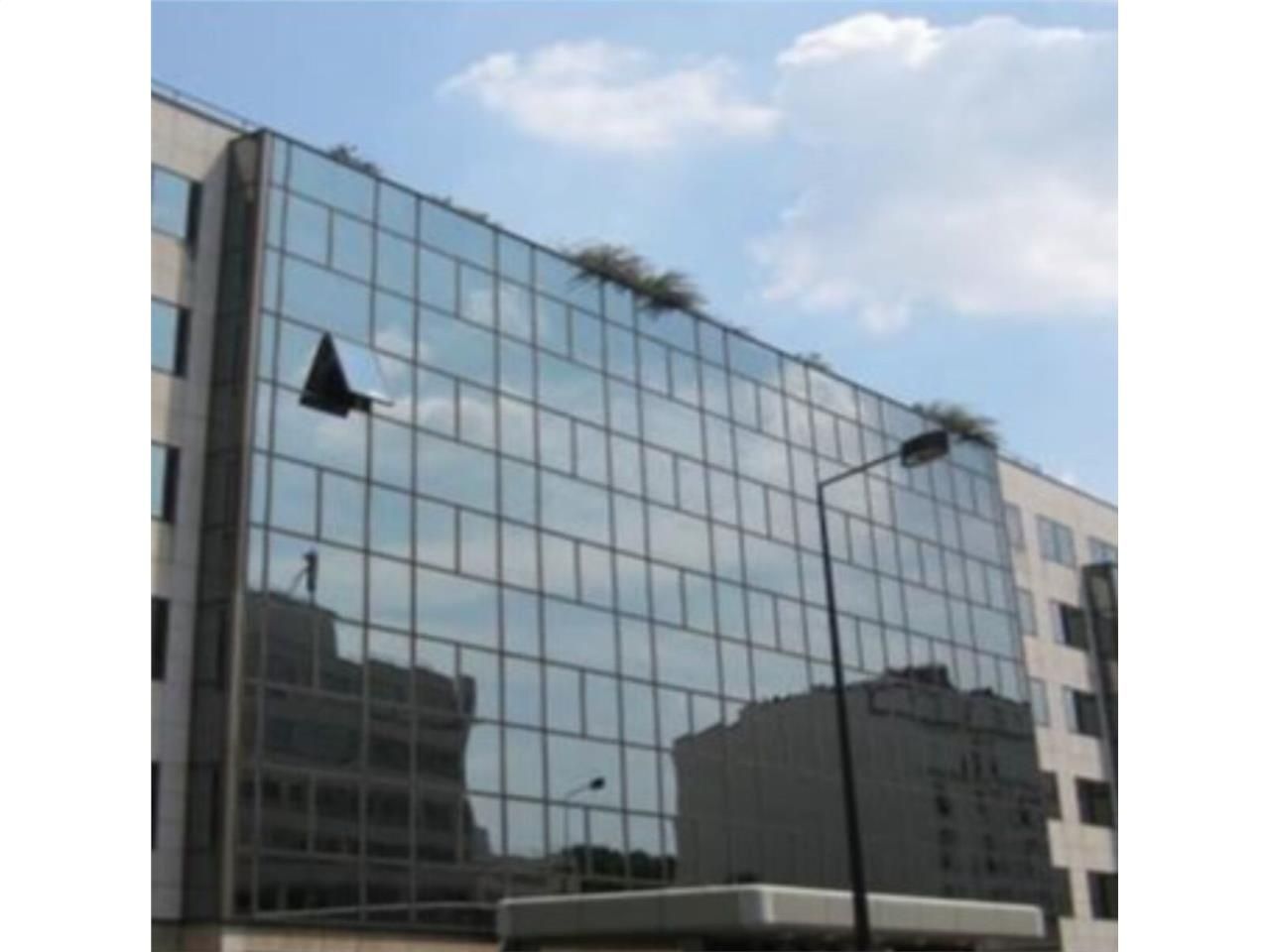 A proximité immédiate de la station de métro Anat