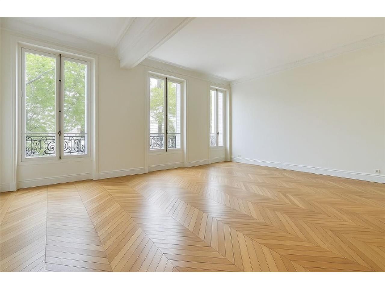 Alex Bolton vous propose à la location des bureau