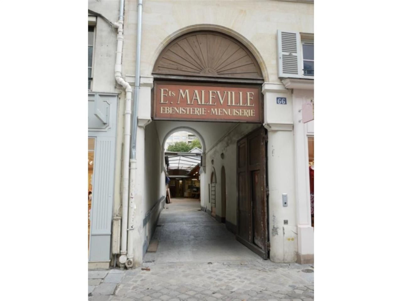 Alex Bolton vous propose un bâtiment indépendant 