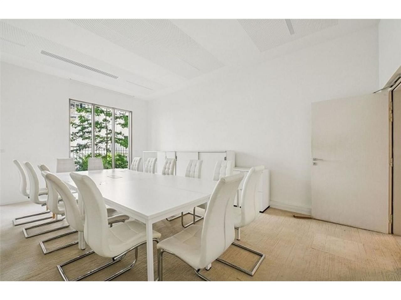 ALEX BOLTON, vous propose à la location, un super